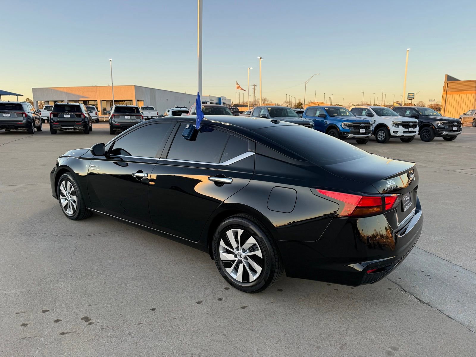 Used 2025 Nissan Altima 2.5 S image 3