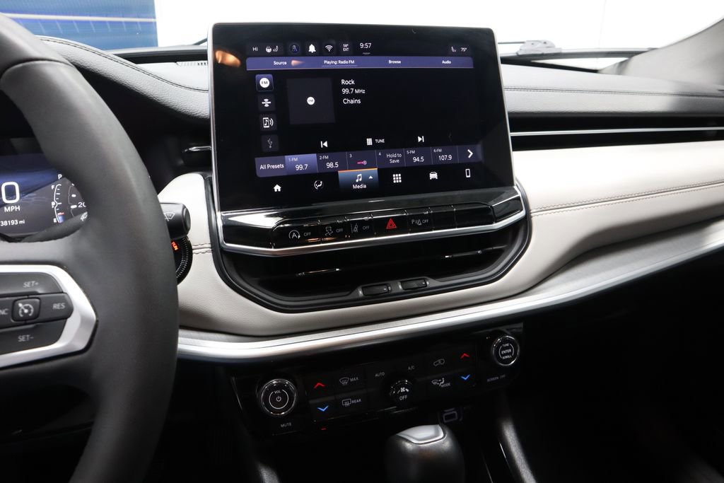 Used 2025 Jeep Compass Limited image 31