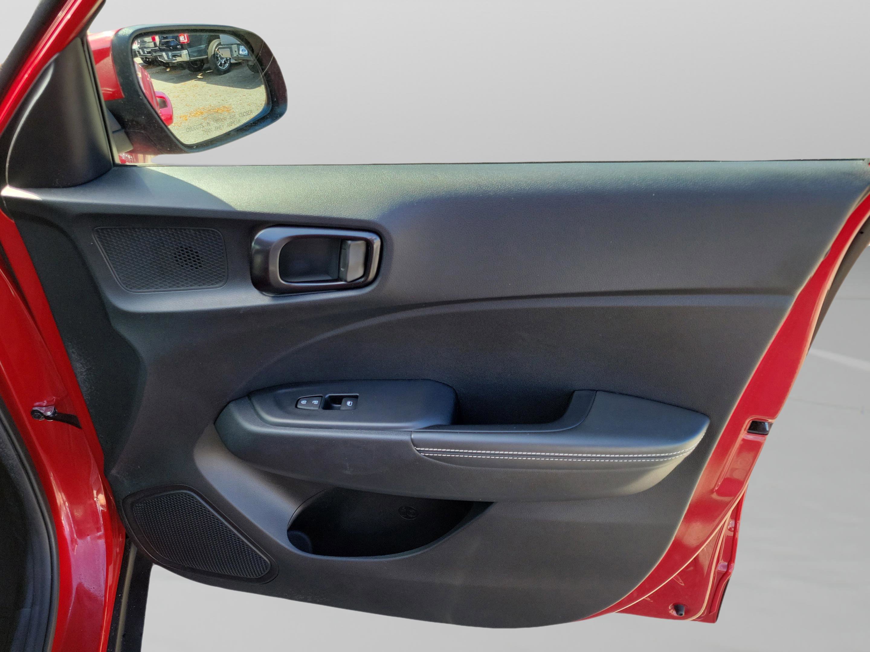 Used 2023 Hyundai Venue Limited image 8