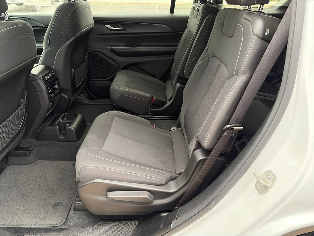 Used 2023 Jeep Grand Cherokee L Laredo RWD image 19