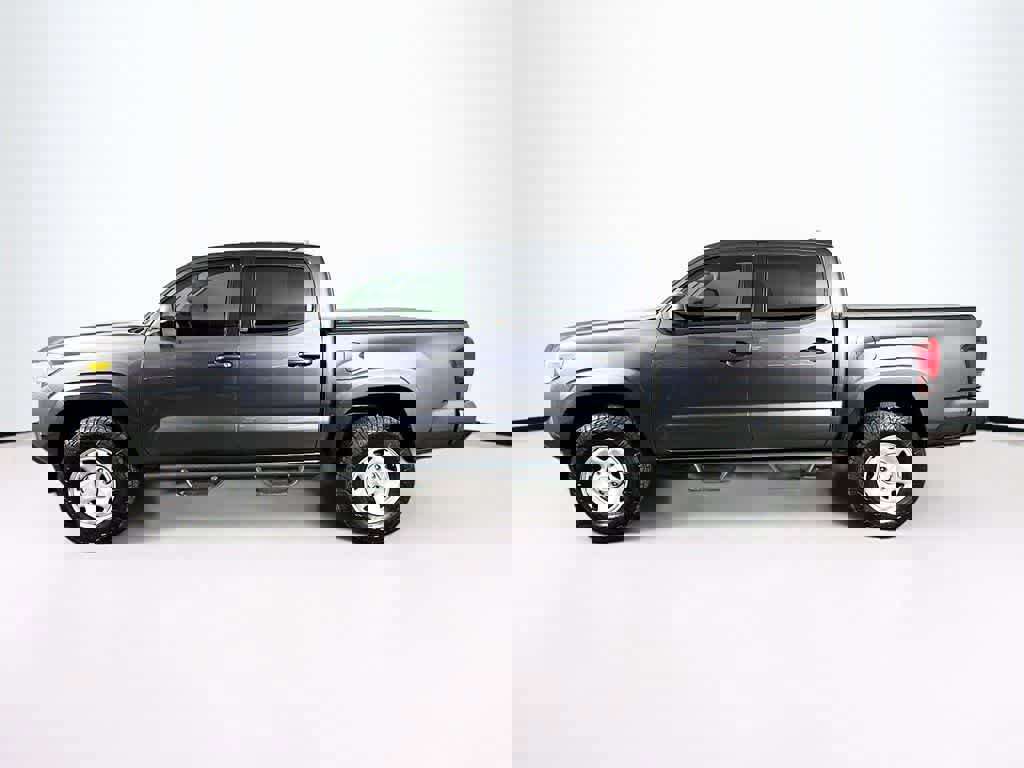 Used 2018 Toyota Tacoma SR w/ SR Convenience Package image 2