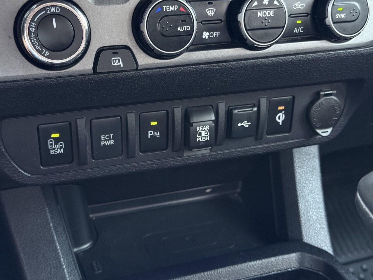 Used 2022 Toyota Tacoma TRD Off-Road w/ TRD Premium Off Road Package AWD/4WD image 23