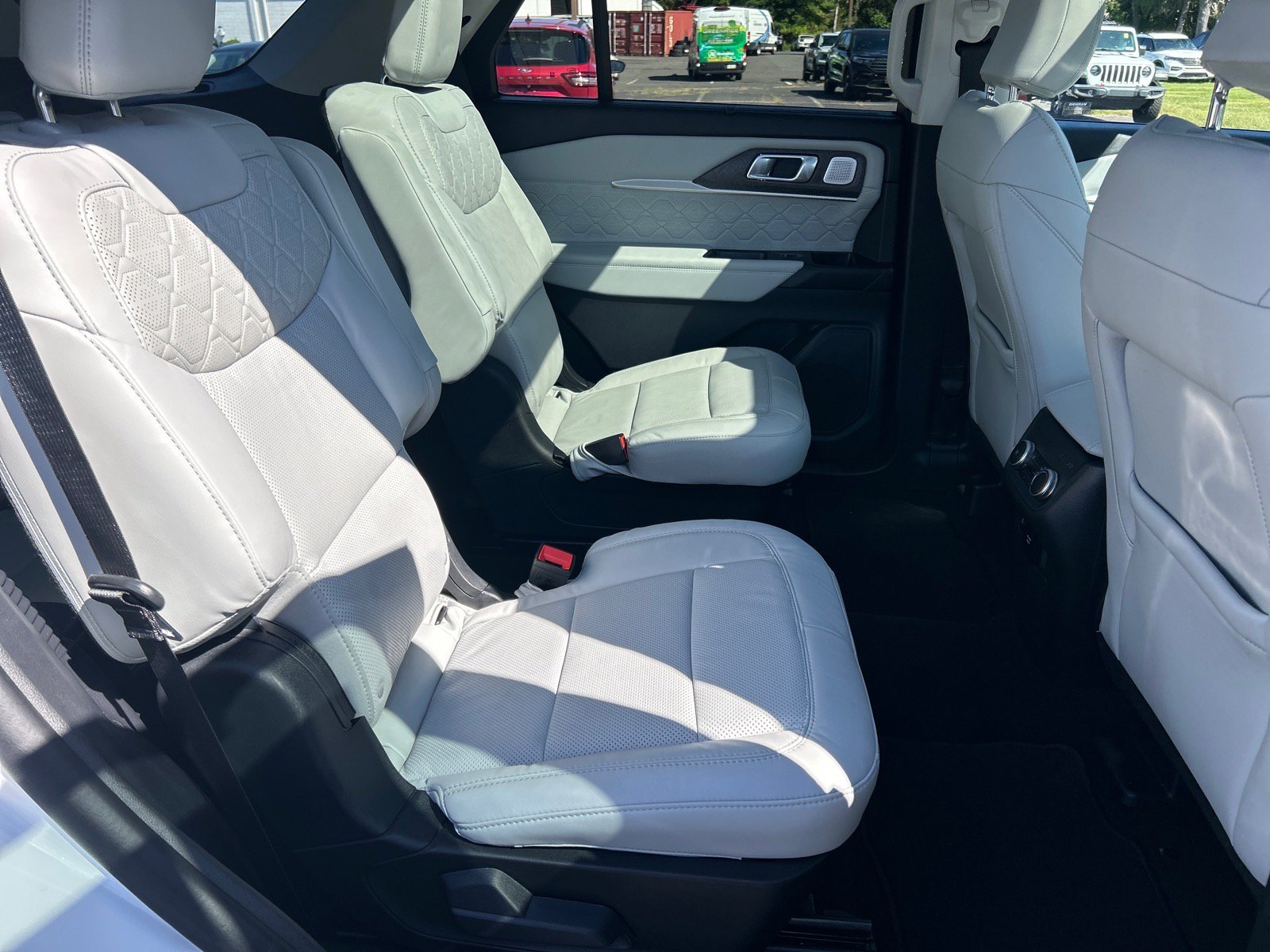 Certified 2025 Ford Explorer Platinum w/ Ultimate Package AWD/4WD image 21
