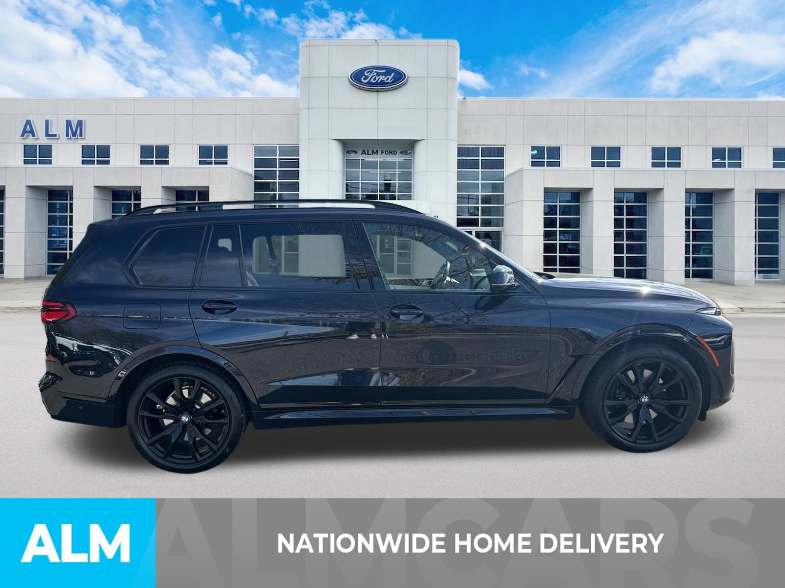 Used 2024 BMW X7 xDrive40i w/ M Sport Package AWD/4WD image 4