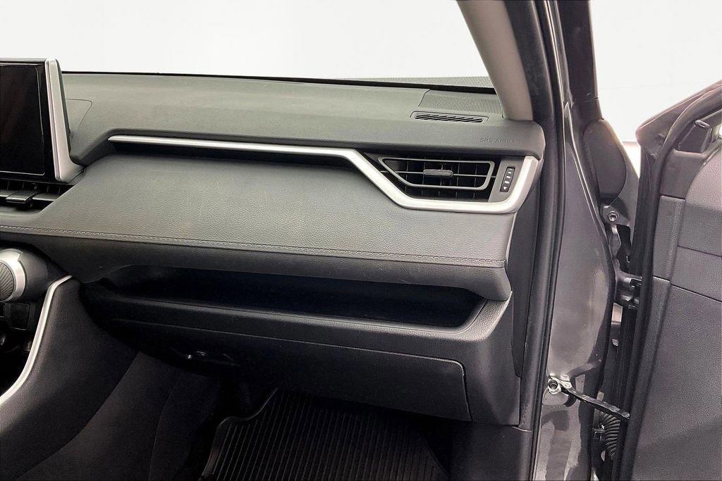 Used 2024 Toyota RAV4 LE image 17