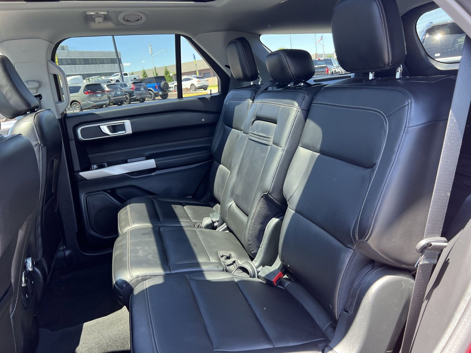 Certified 2022 Ford Explorer XLT w/ Equipment Group 202A AWD/4WD image 25