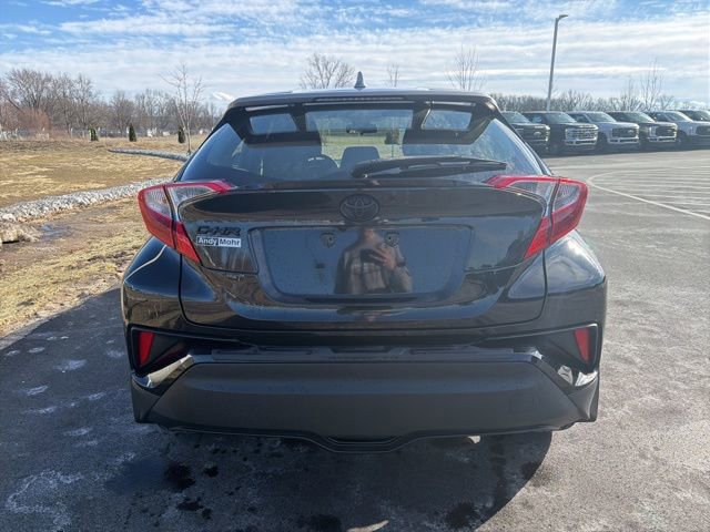 Used 2020 Toyota C-HR XLE video 3