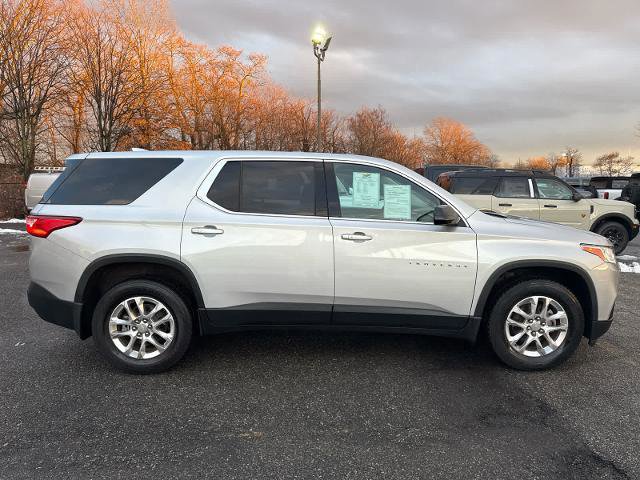 Used 2020 Chevrolet Traverse LS image 2