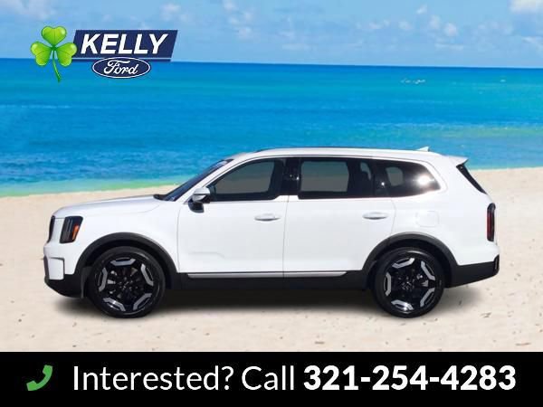 Used 2024 Kia Telluride EX w/ EX Captain's Chair Package image 2