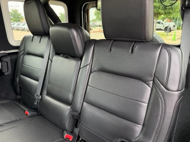 Used 2019 Jeep Wrangler Unlimited Sahara AWD/4WD image 19
