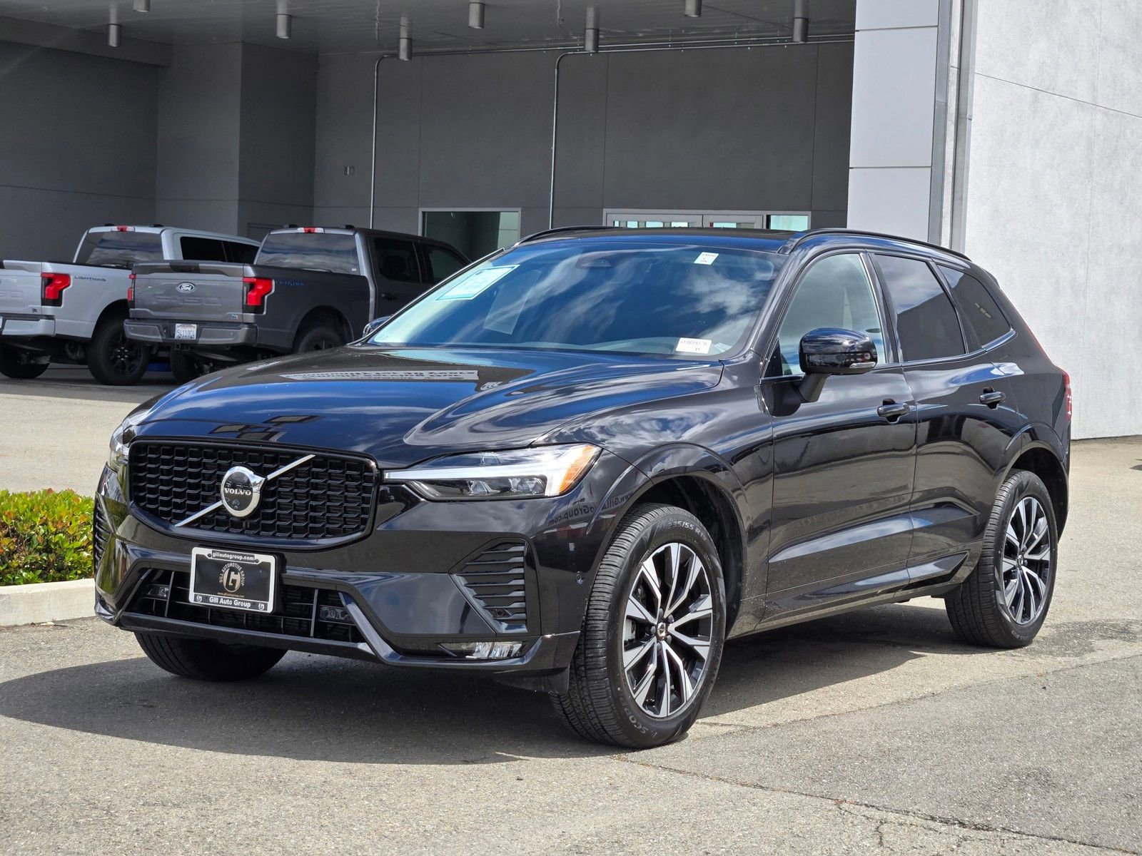 Used 2025 Volvo XC60 B5 Plus AWD/4WD image 8
