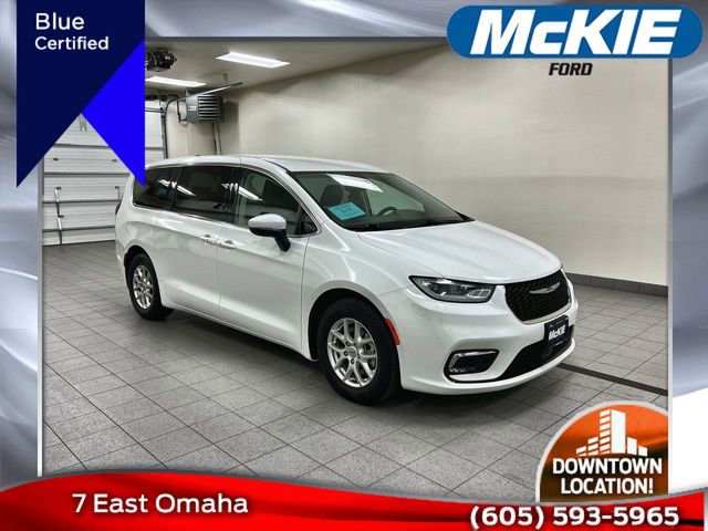 Used 2023 Chrysler Pacifica Touring-L image 1