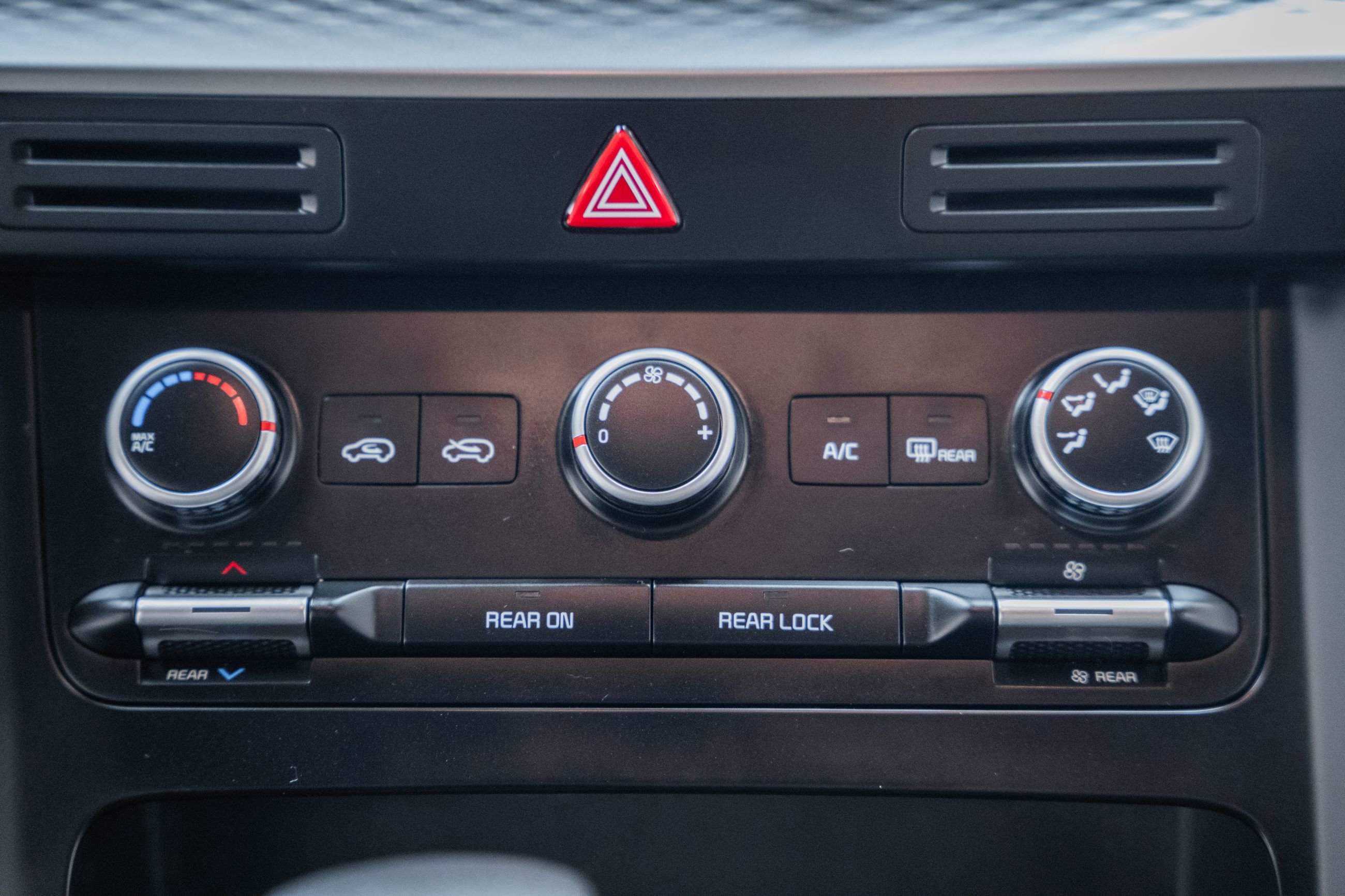 Used 2024 Kia Carnival LX image 25