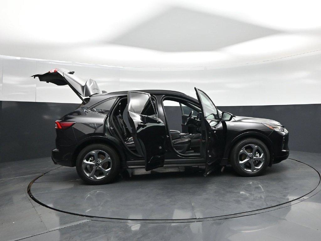 Certified 2023 Ford Escape ST-Line w/ Tech Pack #1 FWD image 5