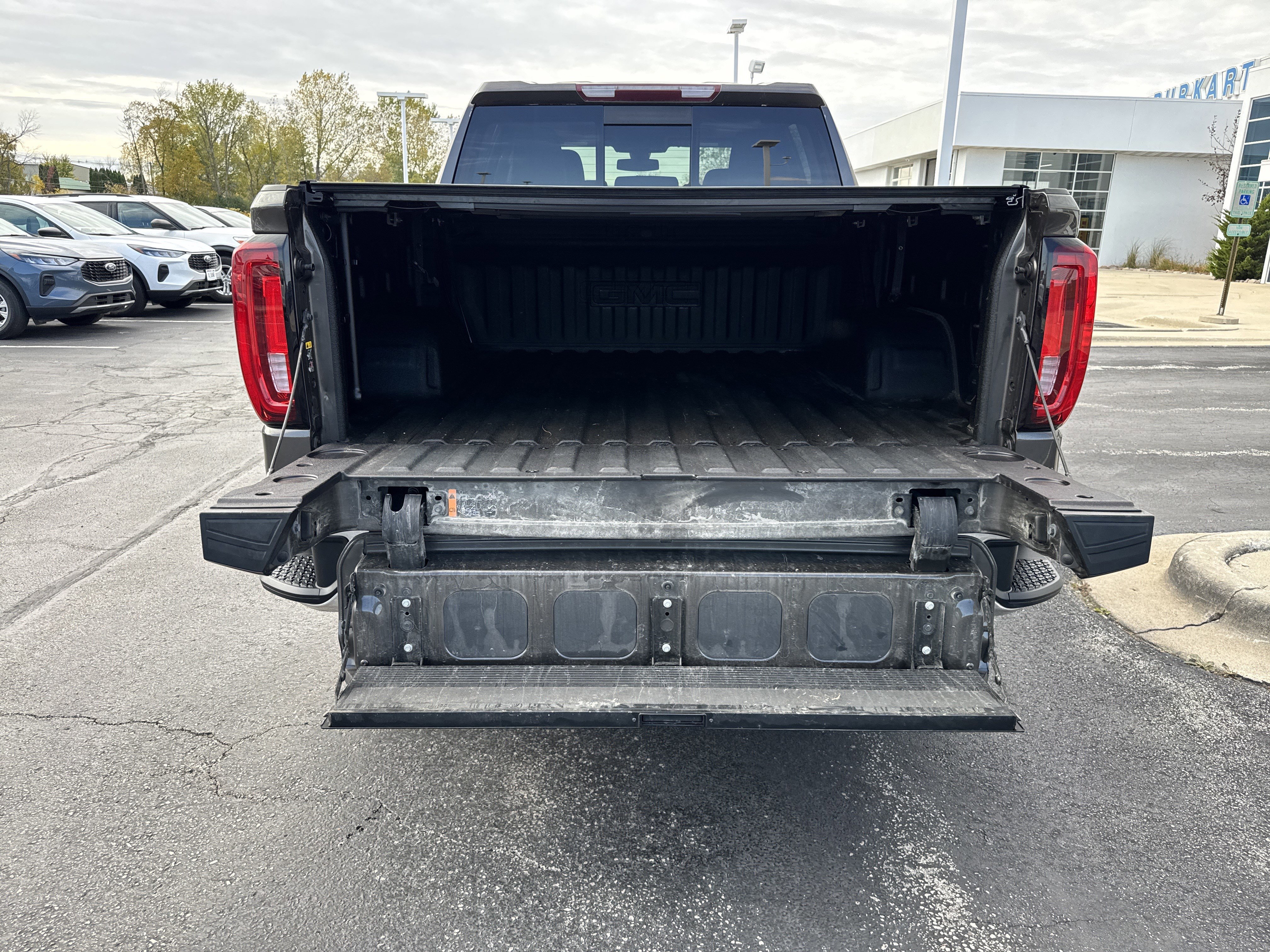 Used 2019 GMC Sierra 1500 SLT w/ SLT Premium Package image 27