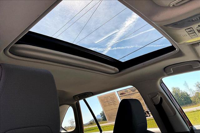 Used 2020 Toyota RAV4 XLE w/ Convenience Package FWD image 22