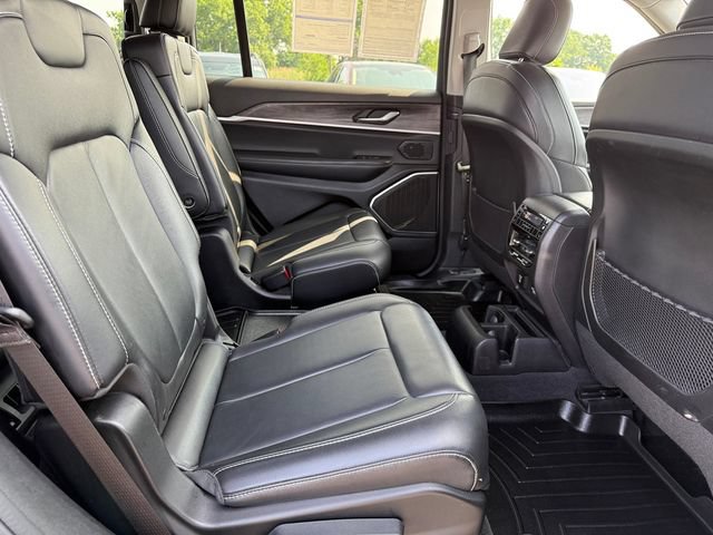 Used 2022 Jeep Grand Cherokee L Limited w/ Black Appearance Package AWD/4WD image 24