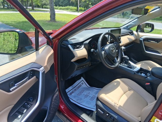 Used 2021 Toyota RAV4 XLE Premium AWD/4WD image 9