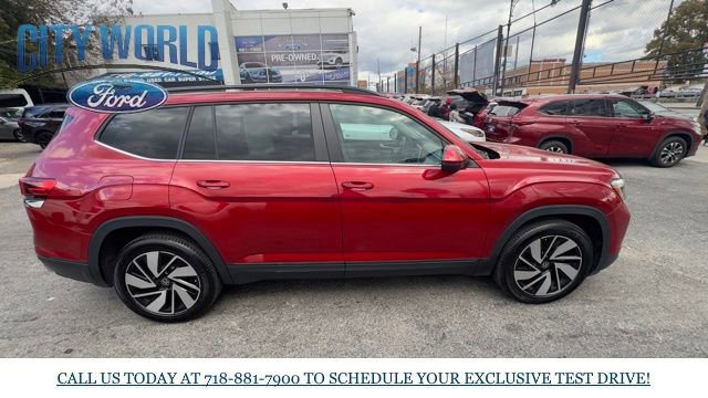 Used 2024 Volkswagen Atlas SE w/ Panoramic Sunroof Package image 2