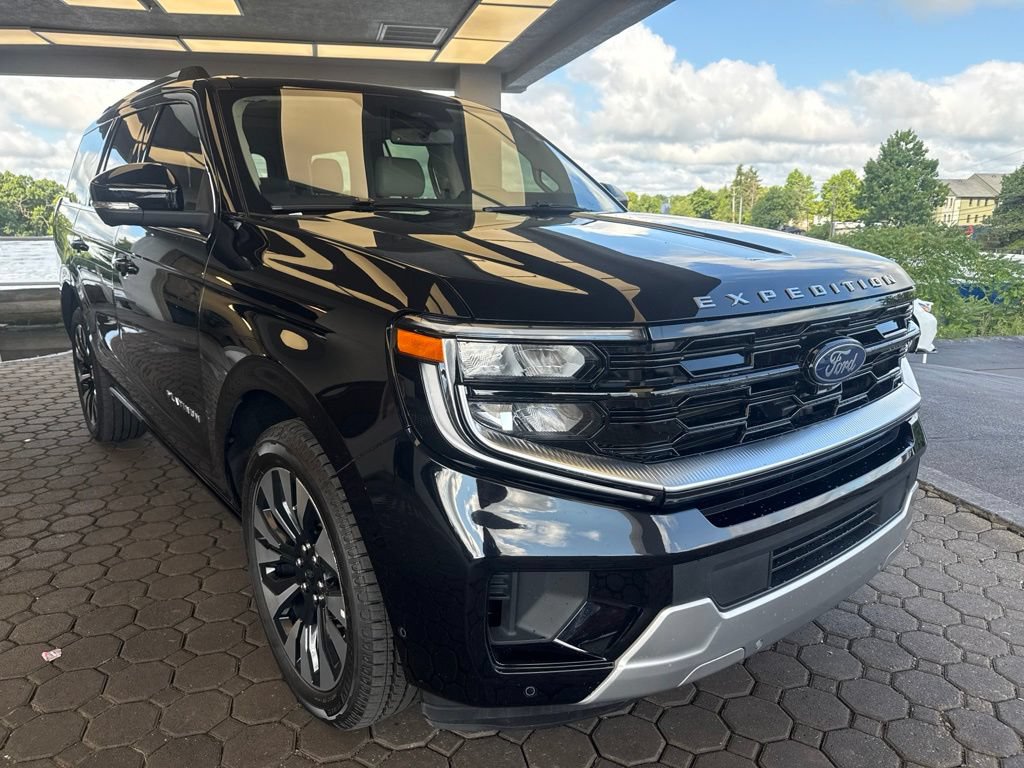 Certified 2025 Ford Expedition Platinum w/ Driver's Package AWD/4WD image 4