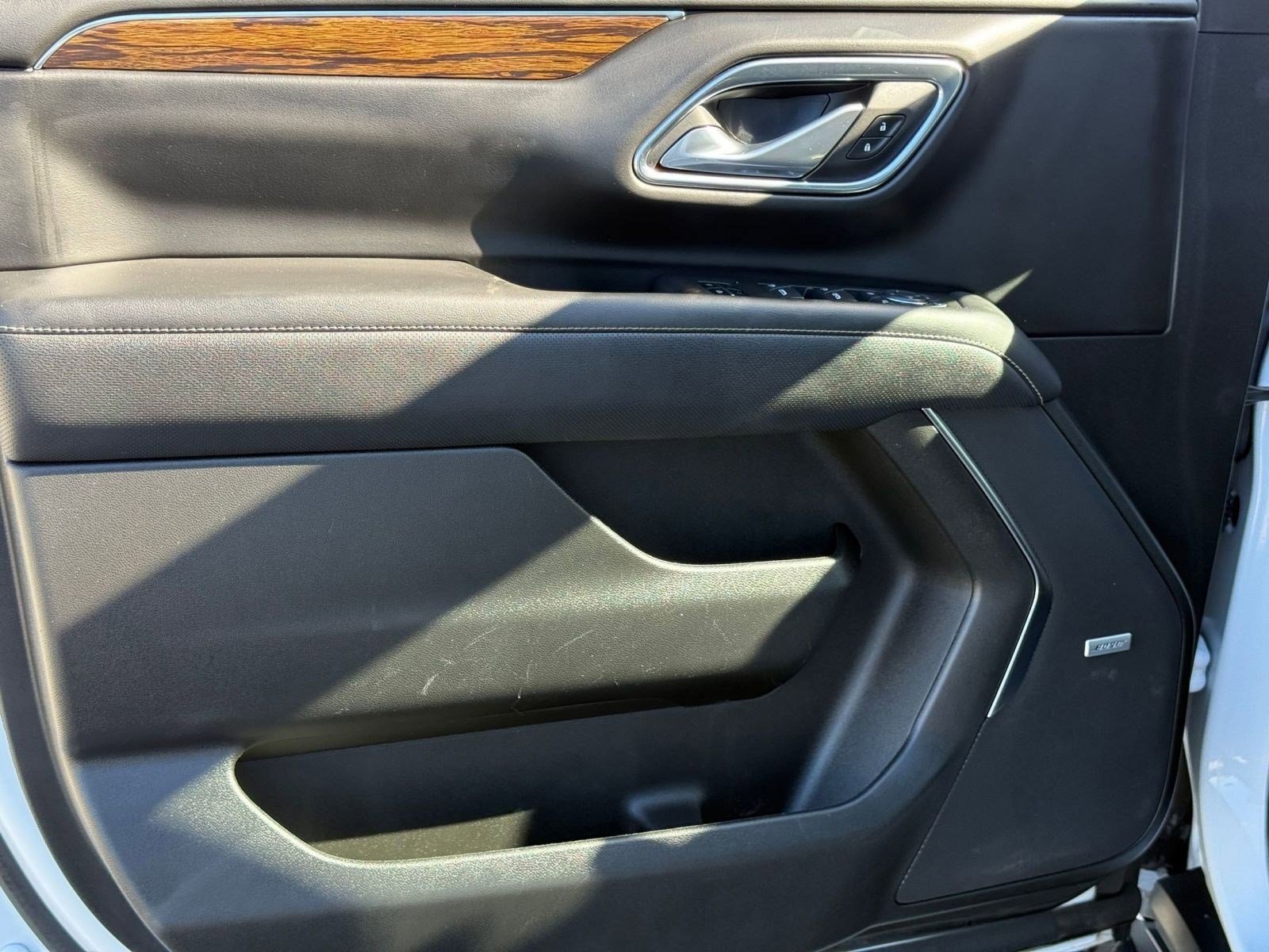 Used 2023 Chevrolet Suburban Premier image 12