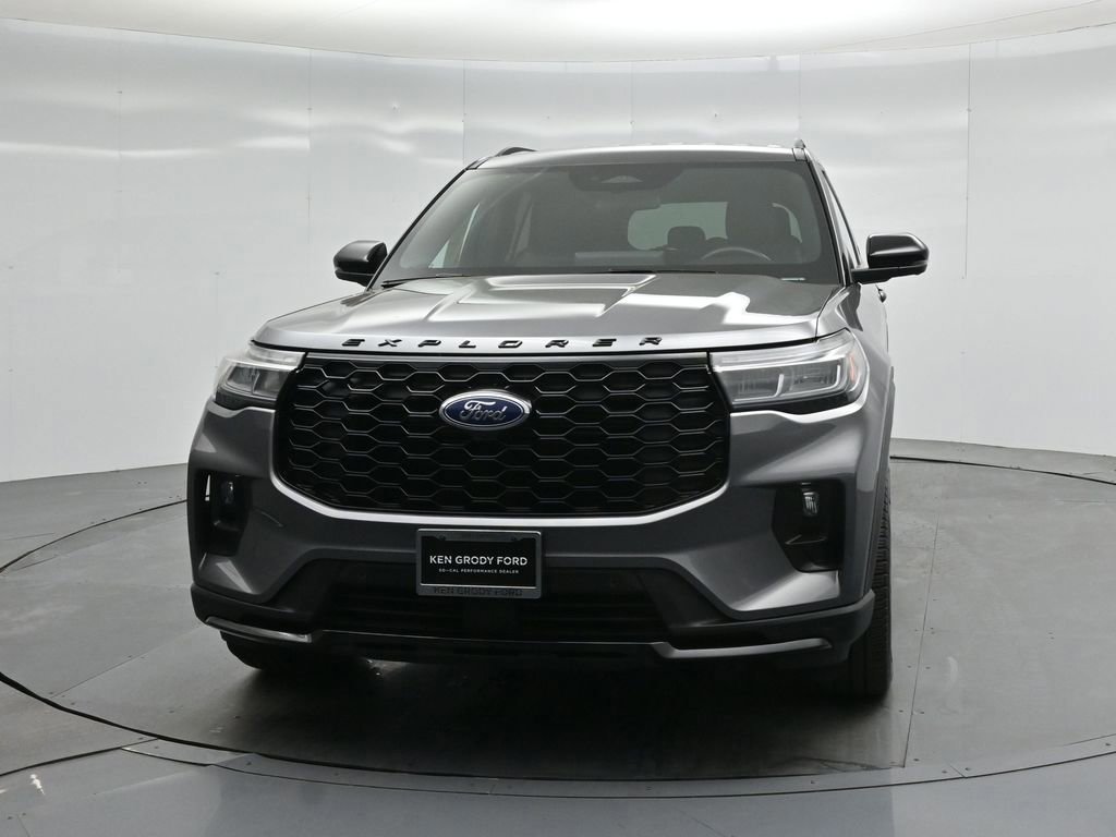 Certified 2025 Ford Explorer ST-Line w/ ST-Line Street Pack image 31