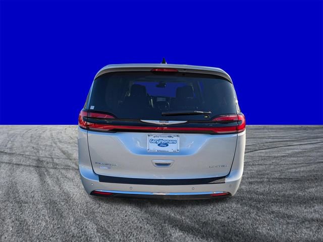 Used 2024 Chrysler Pacifica Limited FWD image 4