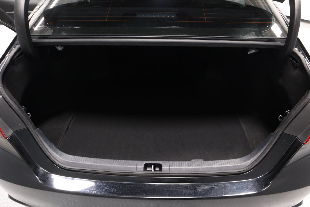 Used 2023 Toyota Camry SE FWD image 12