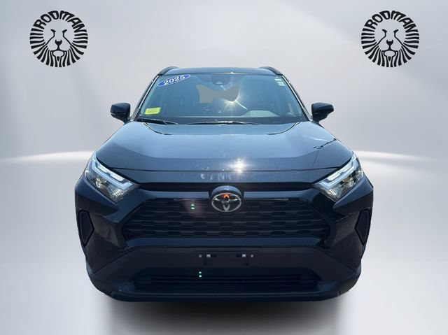 Used 2025 Toyota RAV4 LE AWD/4WD image 2