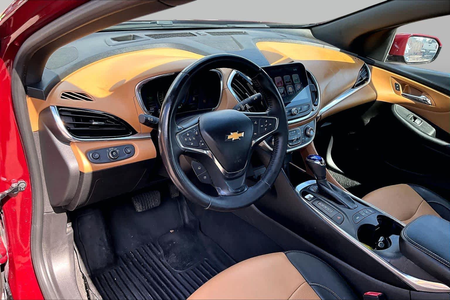 Used 2017 Chevrolet Volt Premier w/ Driver Confidence II Package FWD image 18