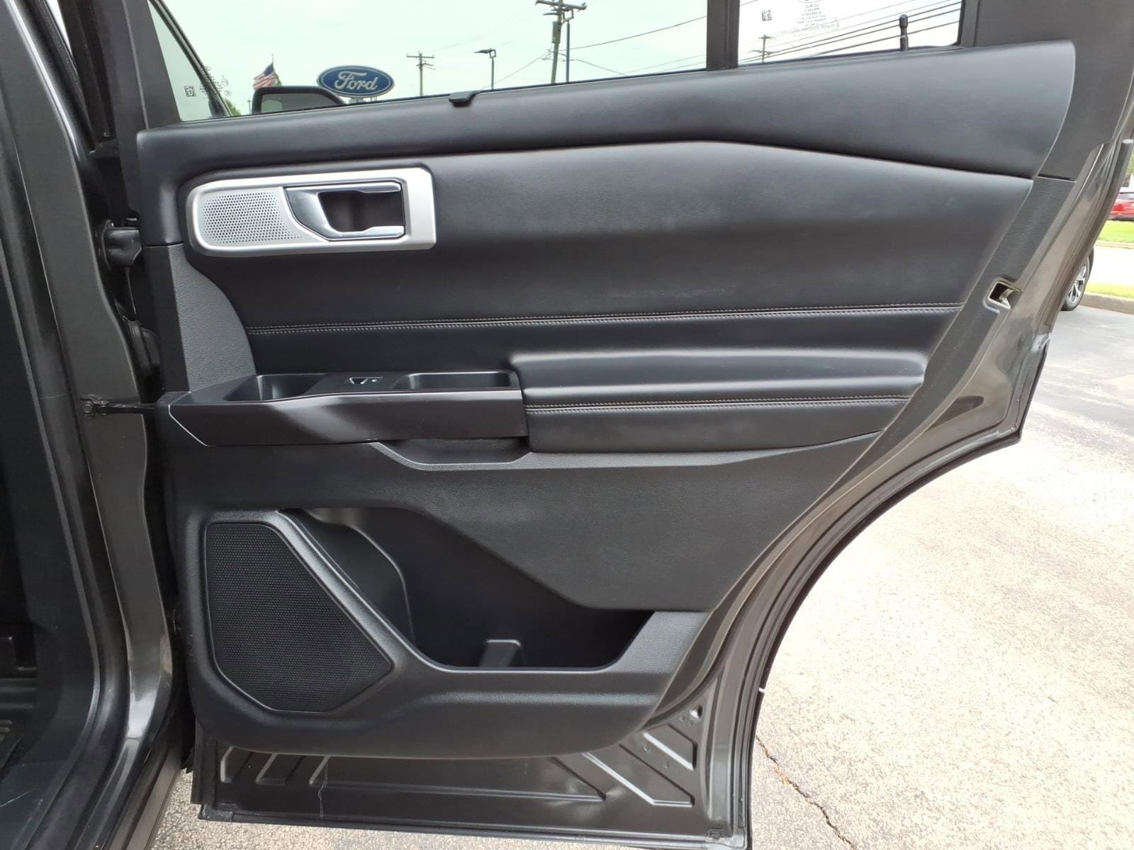 Certified 2020 Ford Explorer Platinum w/ Premium Technology Package AWD/4WD image 30