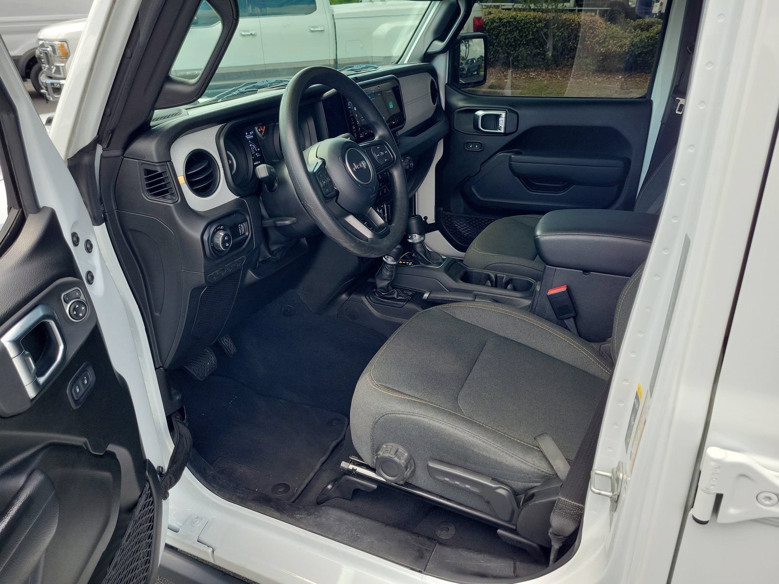 Used 2025 Jeep Gladiator Sport AWD/4WD image 13