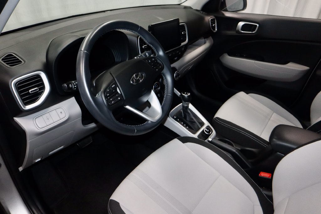 Used 2024 Hyundai Venue SEL FWD image 23