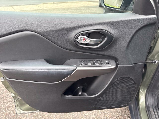 Used 2021 Jeep Cherokee Latitude Lux AWD/4WD image 14