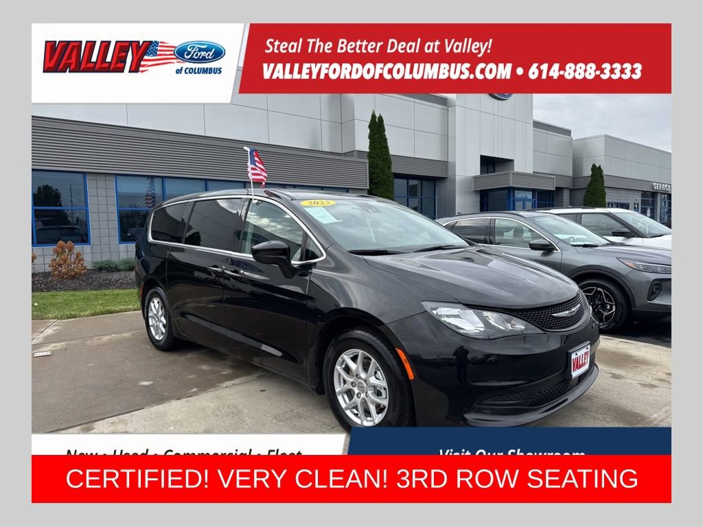 Used 2023 Chrysler Voyager LX image 1