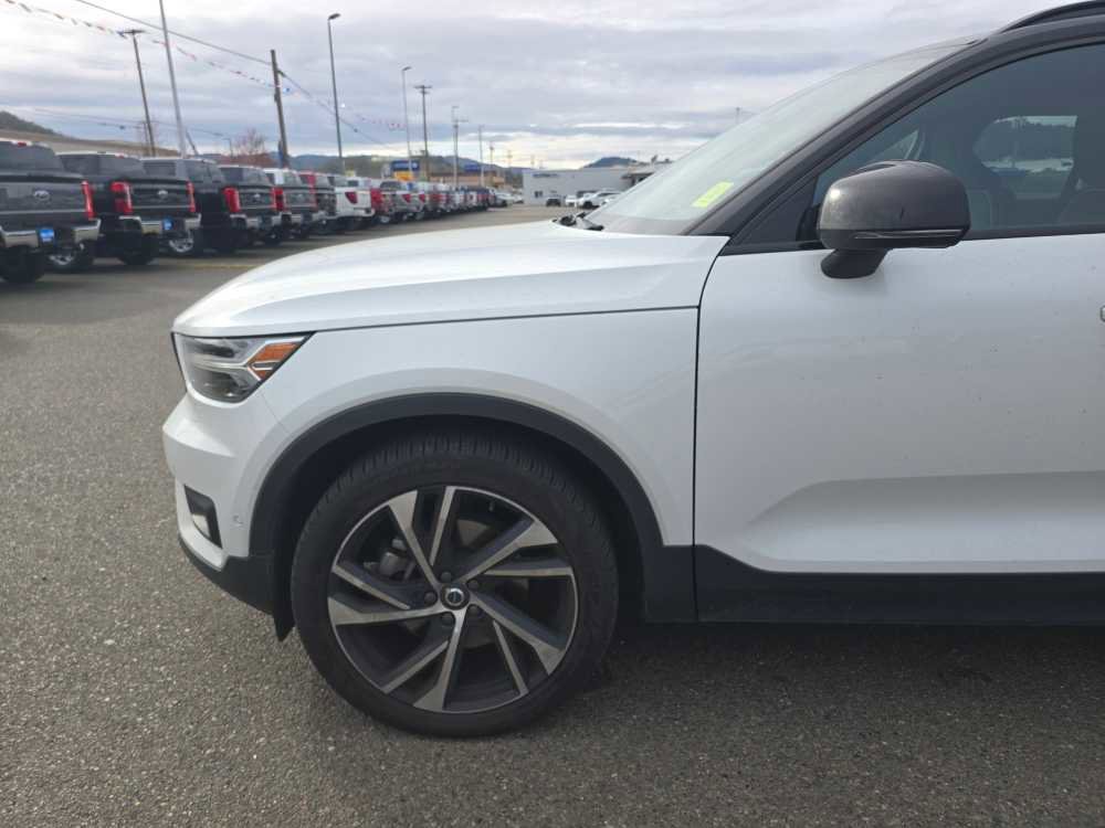 Used 2019 Volvo XC40 T5 R-Design image 18