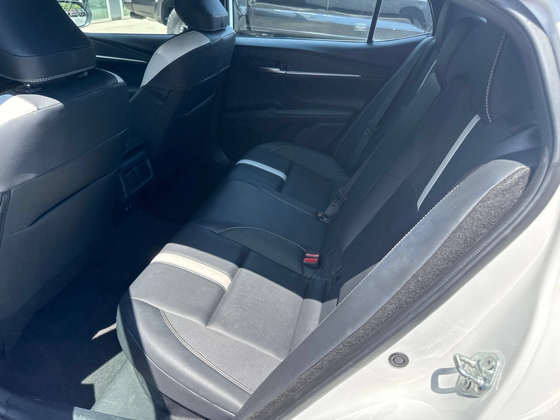 Used 2025 Toyota Camry SE FWD image 11