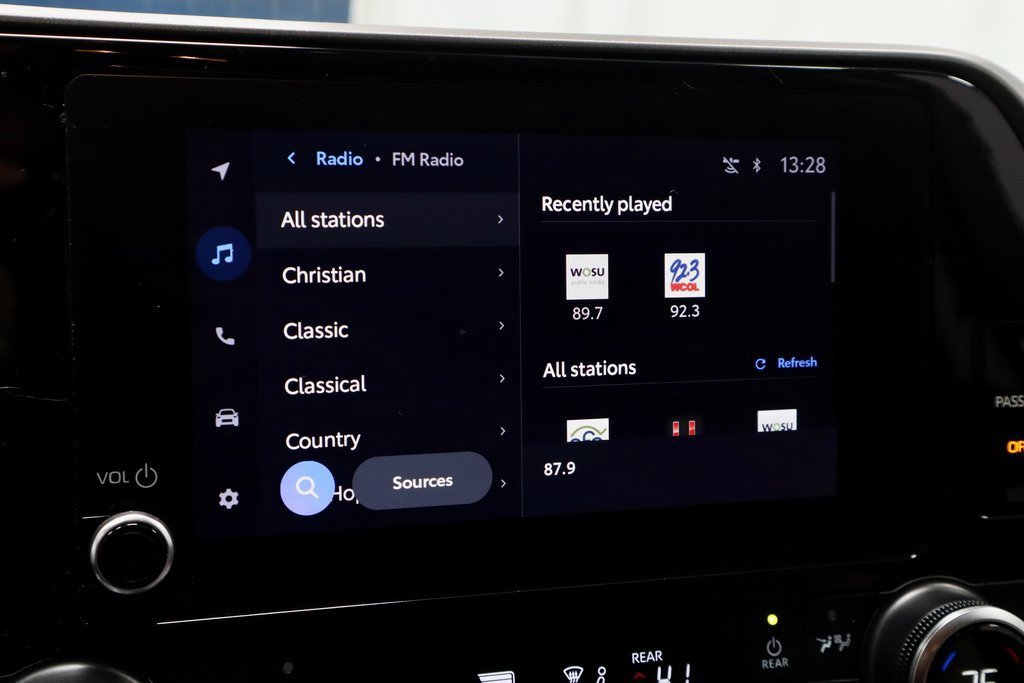 Used 2023 Toyota Highlander LE image 10