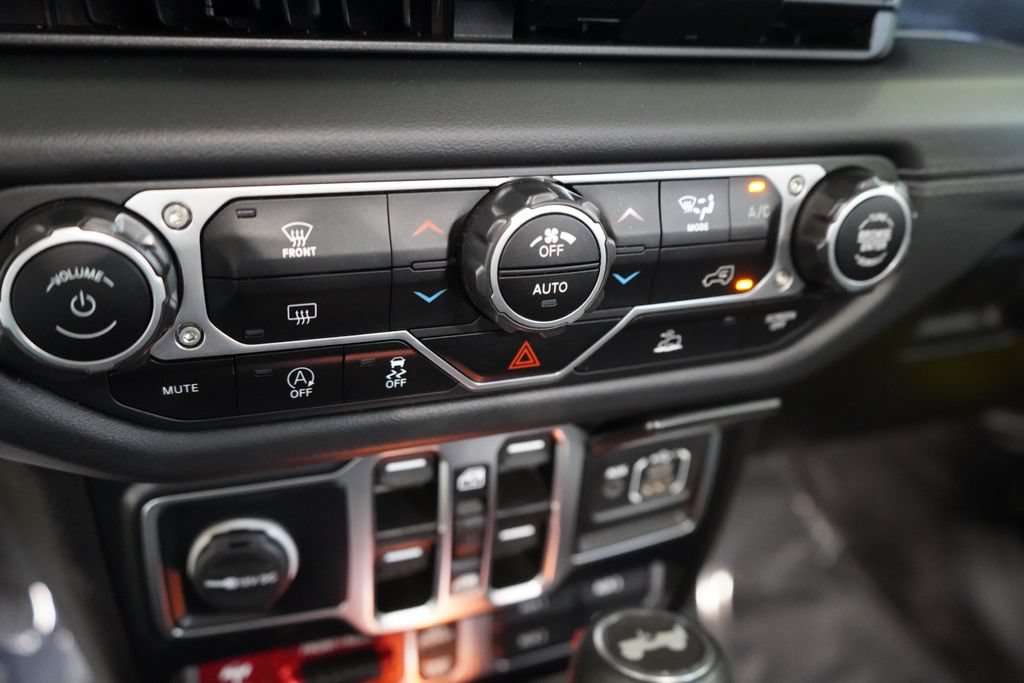 Used 2024 Jeep Wrangler Unlimited Rubicon AWD/4WD image 32