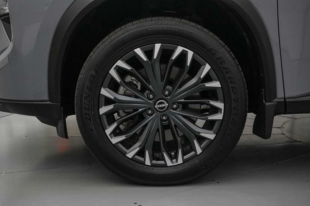 Used 2025 Nissan Rogue SL w/ Tech Package AWD/4WD image 10