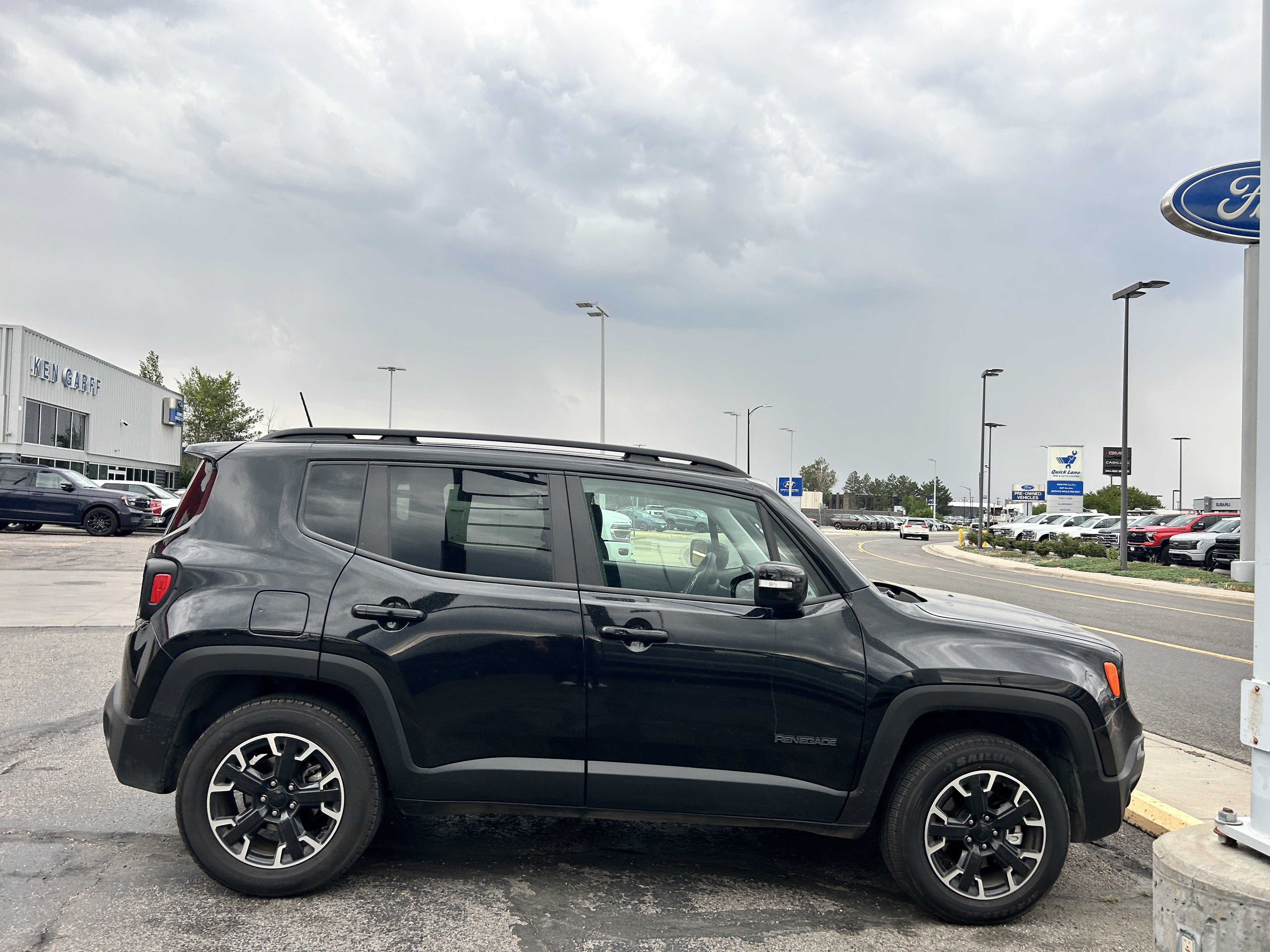 Used 2023 Jeep Renegade Latitude AWD/4WD image 6