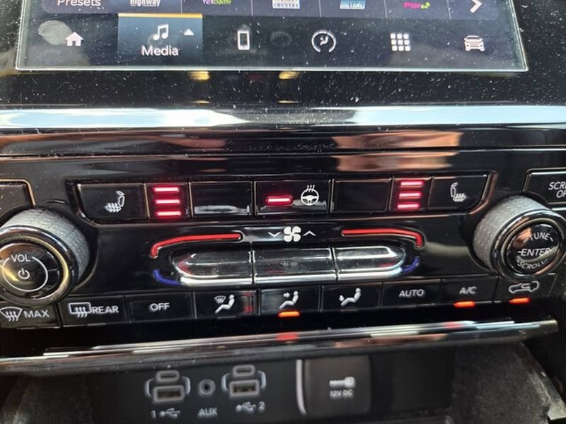 Used 2022 Jeep Grand Cherokee Altitude RWD image 24