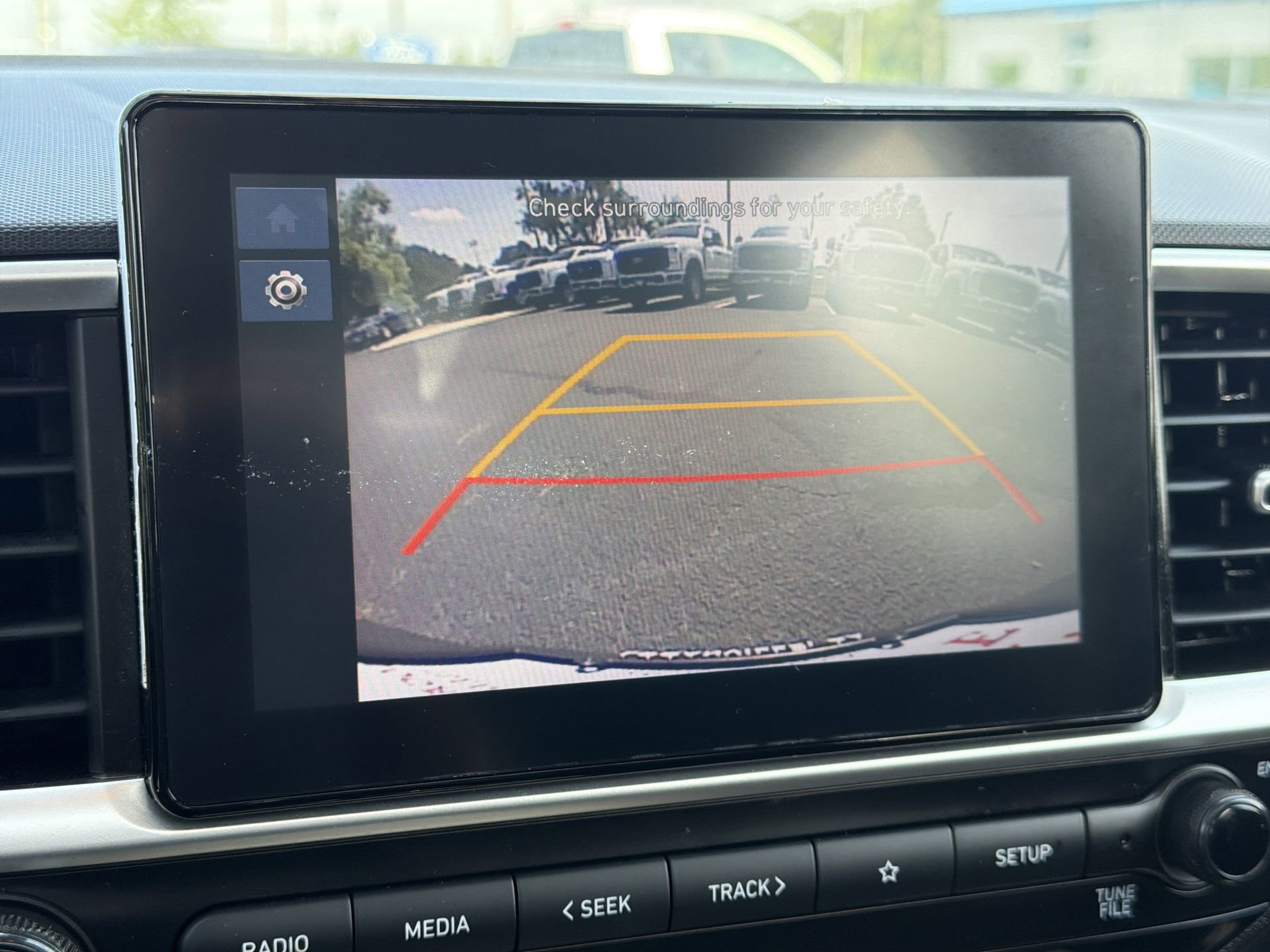 Used 2023 Hyundai Venue SEL FWD image 5