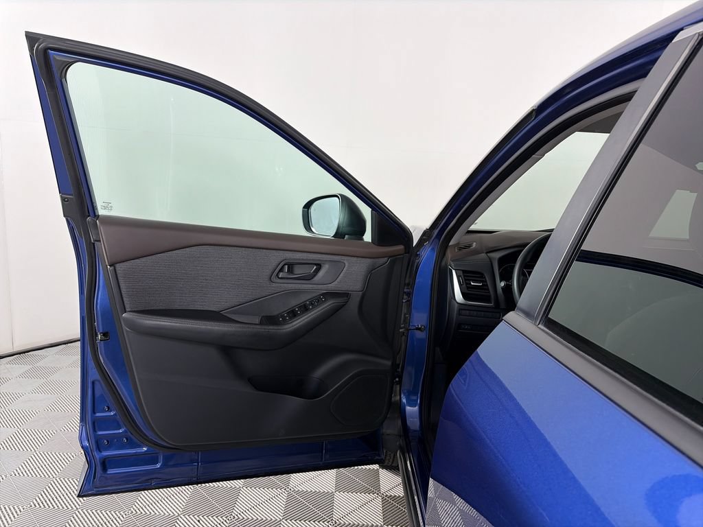 Used 2021 Nissan Rogue S AWD/4WD image 10