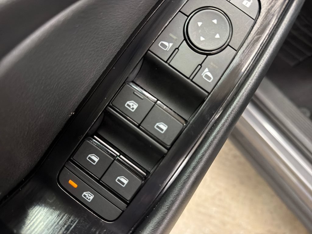 Used 2024 Nissan Rogue S FWD image 17