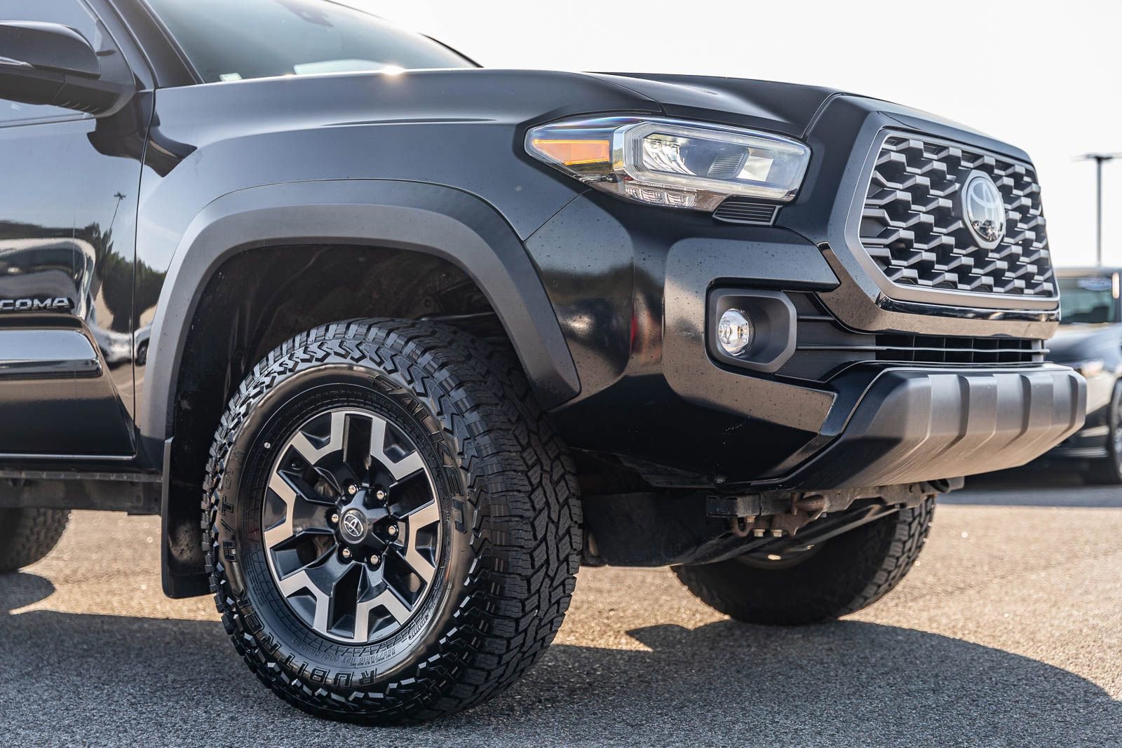 Used 2022 Toyota Tacoma TRD Off-Road w/ Technology Package AWD/4WD image 8