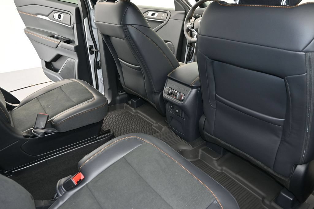 Used 2022 Subaru Ascent Touring w/ Popular Package #2A AWD/4WD image 12