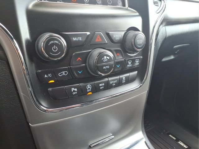 Used 2019 Jeep Grand Cherokee Laredo w/ Security & Convenience Group AWD/4WD image 19