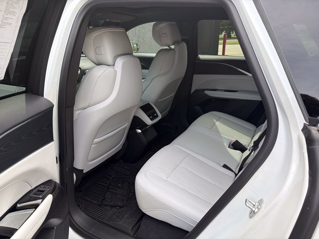 Used 2024 Cadillac Lyriq Sport AWD/4WD image 17