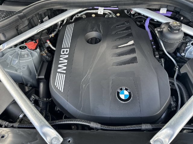 Used 2025 BMW X5 sDrive40i w/ M Sport Package RWD image 28